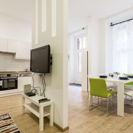 Designer Dream Home In The Ruin Bar District W A/C Budapest Exteriör bild