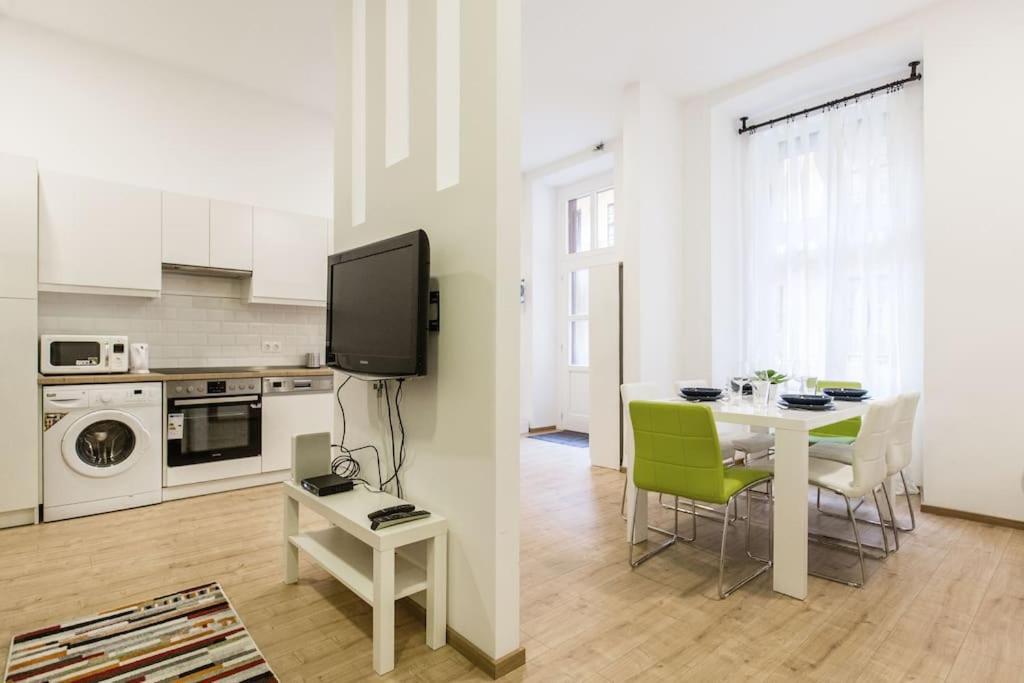 Designer Dream Home In The Ruin Bar District W A/C Budapest Exteriör bild
