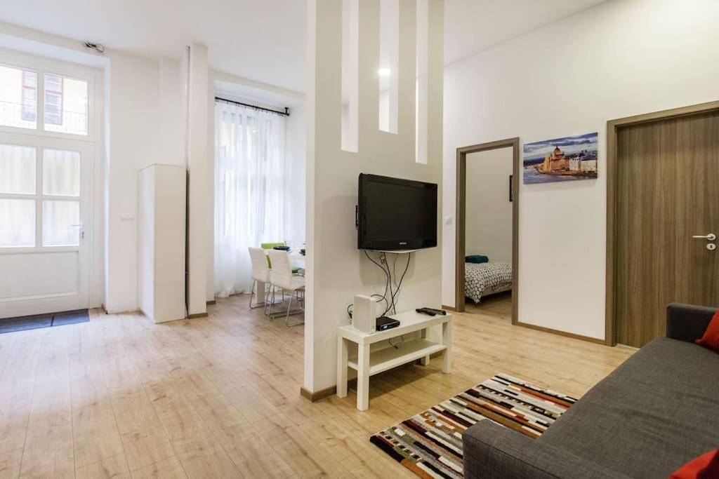 Designer Dream Home In The Ruin Bar District W A/C Budapest Exteriör bild